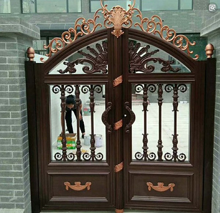 　　铝艺庭院门和铁艺庭院门相比有什么好的?